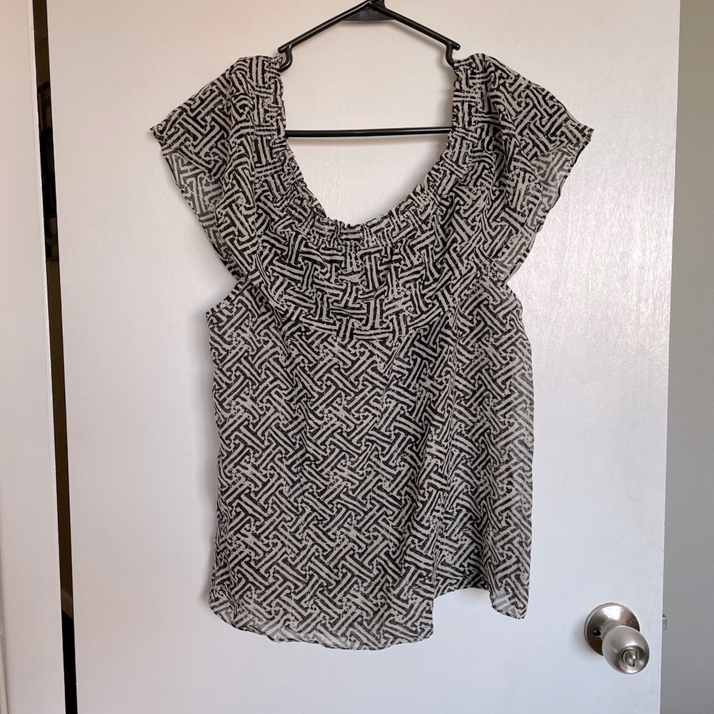 Michael Kors Ethnic Print Flutter Top - Size M - Picture 2 of 8